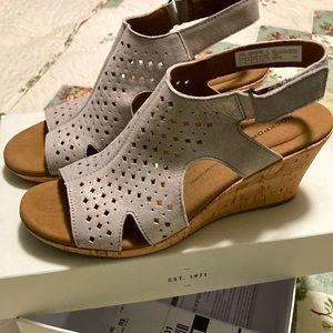 Size 7 rockport. Wedge
